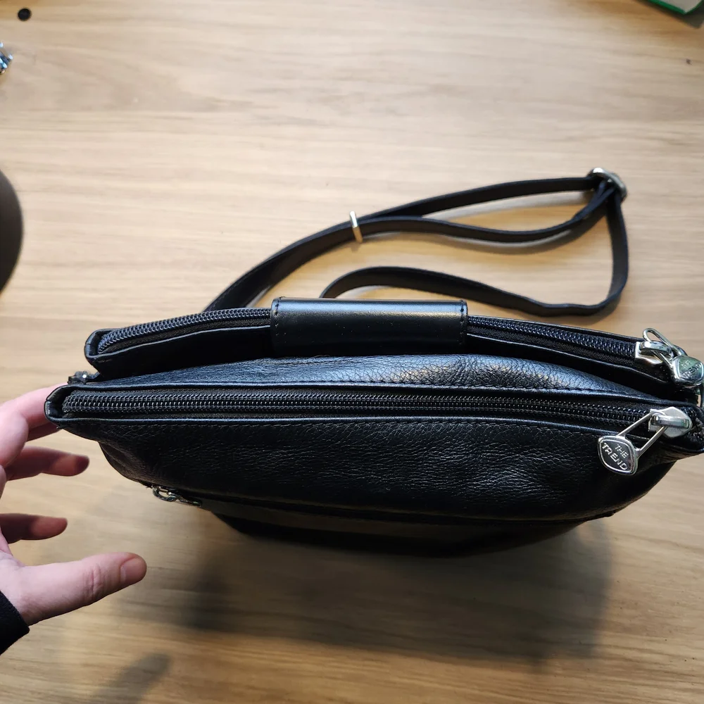 The TREND Black Crossbody Shoulder Bag with Silver Accent - Picture 4 of 6